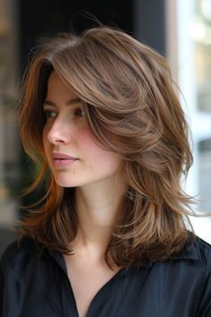 Layering Haircut For Medium Hair, Haircuts To Give Volume Long Hair, Medium Size Hairstyles, Medium Length Hair With Layers Volume, Hair Styles Layers Medium, Medium Volume Haircut, Back Layers Medium Hair, Haircuts Medium Hair Layers, Haircuts For Women With Thinning Hair