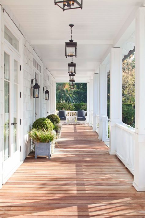 Mandeville Canyon | William Hefner William Hefner, Summer Front Porch Decor, Holistic Design, Front Porch Lighting, Summer Front Porches, Easy Decor, Summer Porch, Architecture Landscape, Casa Exterior