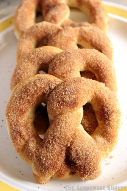 Cinnamon Sugar Toast, Bread Alternative, Cinnamon Pretzels, Cinnamon Sugar Pretzels, Pretzel Recipe, Soft Pretzel Recipe, Auntie Annes, Friendship Bread, Homemade Soft Pretzels