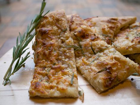 Rosemary Garlic Bread | boboli Boboli Pizza Crust, Boboli Pizza, Rosemary Pizza, Rosemary Garlic Bread, Pizza Bread Recipe, Rosemary Salt, Rosemary Garlic, Pizza Bread, Bread Rolls