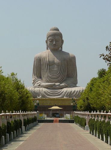 Great Buddha statue in Bodh Gaya, Bihar, India - the place where Gautama Buddha attainment enlightenment Giant Buddha Statue, Buddha India, Gaya Bihar, Statue Of Buddha, Image Zen, Giant Buddha, Bodh Gaya, Buddha Temple, Amazing India