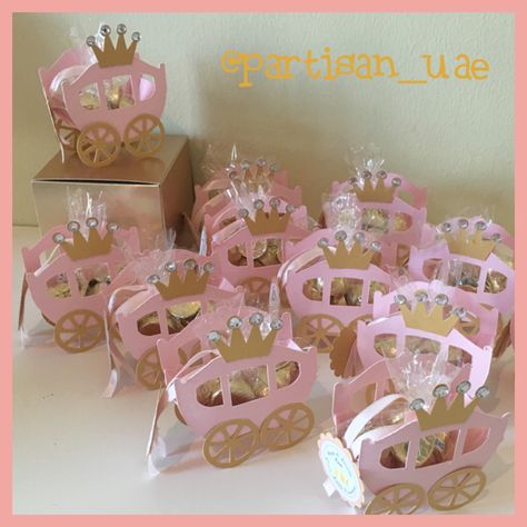 Princess Souvenir Ideas, Princess Theme Party Favors, Disney Princess Theme Birthday Party, Royal Birthday Party, Princess Favors, Baby Shower Cake Designs, Pink Gold Birthday, Princess Birthday Party Decorations