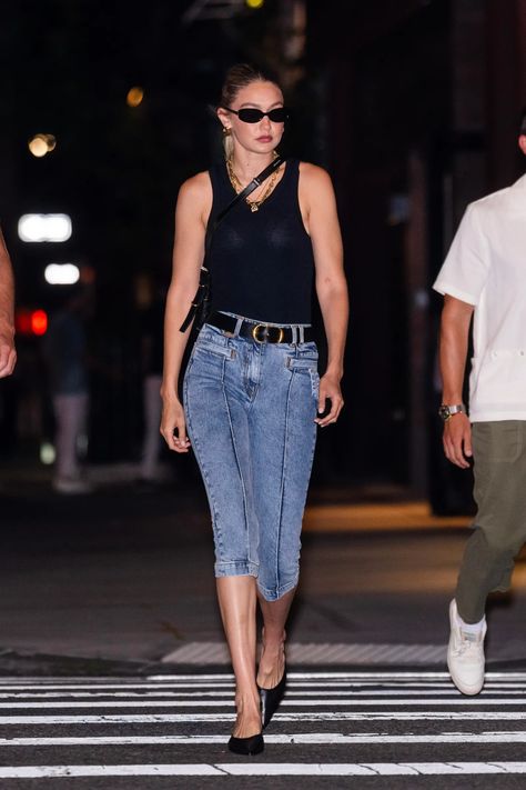 Gigi Hadid Takes the Most Divisive French-Girl Style Staple for a Spin | Vogue Denim Capri Outfit, Kendall Jenner Instagram, Capri Outfits, Gigi Hadid Outfits, Denim Capri Pants, Cooler Style, Pedal Pushers, French Girl Style, Rachel Bilson