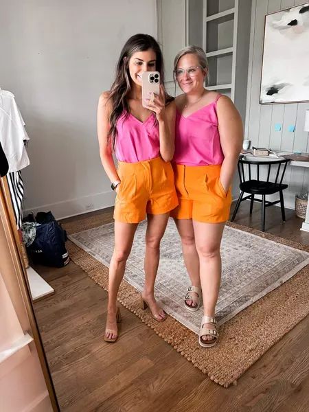 Orange Shorts Outfit Summer, Peach Shorts Outfit, Orange Shorts Outfit, Orange Vibe, Outfit Ideas For Moms, Cruise Ideas, Peach Shorts, Outfit Options, Shorts Outfits Women