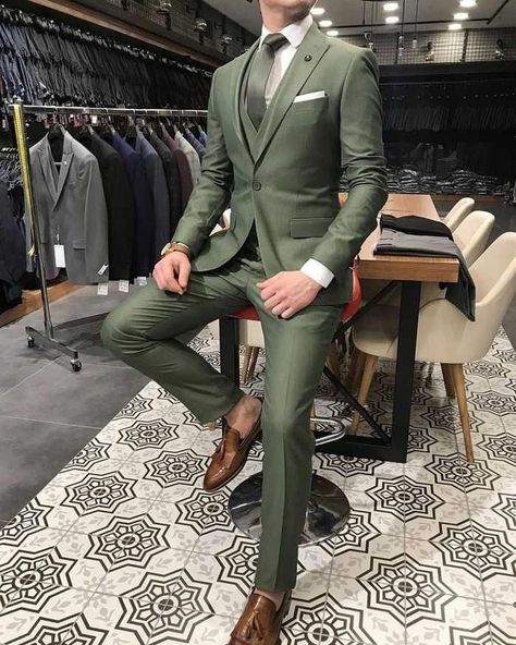 Green Suit Men, Olive Green Suit, Green Wedding Suit, Mens Dress Outfits, Suit Combinations, Blazer Outfits Men, Slim Fit Suit Men, Suits Men Business, Classy Suits