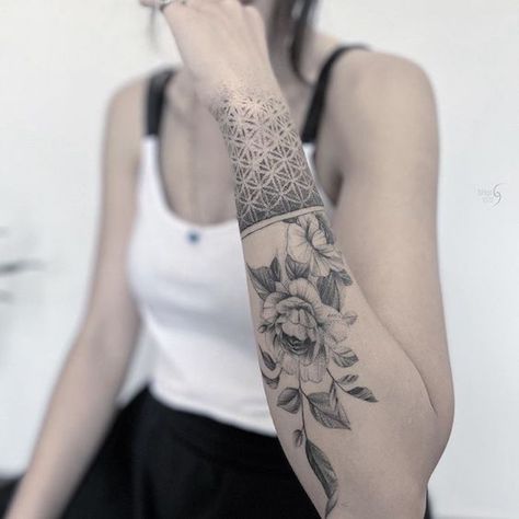 Blum Ttt Tattoo Design, Arm Tattoos For Women Geometric, Geo Floral Tattoo, Feminine Geometric Tattoo Sleeve, Flower Of Life Sleeve Tattoo, Geometrical Flower Tattoo, Geometric Flower Tattoo Sleeve, Flower Of Life Tattoo Women, Geometric Tattoo Flower