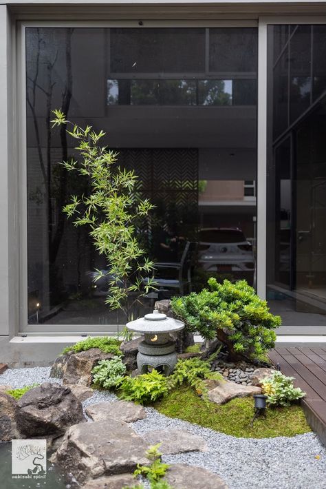 Small Zen Garden Ideas Indoor, Japanese Style Landscaping, Japanese Style Garden Ideas, Small Japanese Garden Diy, Japanese Moss Garden, Small Japanese Garden Ideas, Mini Japanese Garden, Indoor Zen Garden, Japanese Garden Backyard