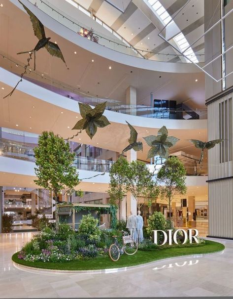 Christian Dior Summer Garden Pop-Up Installation, Pavilion Kuala Lumpur Malaysia. Event Pop Up, Pop Up Backdrop, Experiential Design Spaces, Pop Up Installation, Flower Booth, Dior Garden, Pavilion Kuala Lumpur, Garden Exhibition, Retail Decor