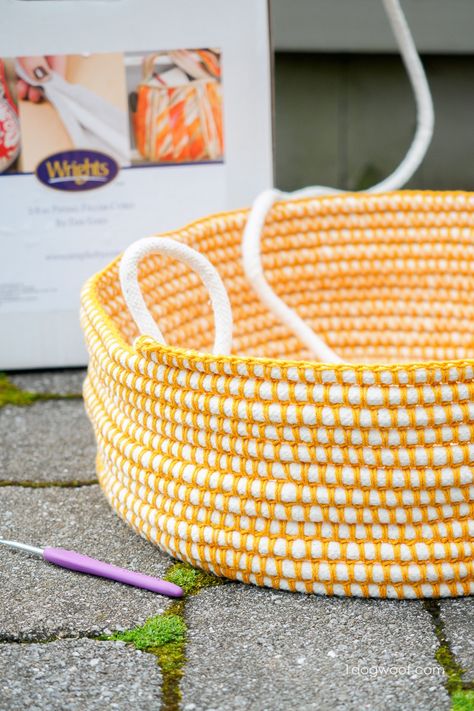 Crochet Over Cord Basket, Coil Crochet Basket, Crochet Basket With Rope, Rope Crochet Basket, Crochet Cord Basket, Crochet Dog Basket, Fabric Coiled Baskets Diy, Rope Coil Basket Diy, Coiled Baskets Diy