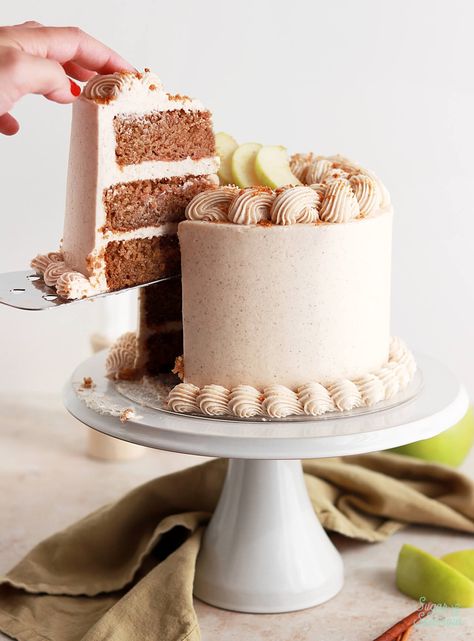 Apple Spice Cake with Cinnamon-Vanilla Buttercream - Sugar & Sparrow Vanilla Pumpkin Cake, Vanilla Pumpkin Pie, Apple Pie Spice Cake, Fall Cake With Flowers, Carrot Apple Cake, Gluten Free Apple Spice Cake, Fall Cakes Ideas, Fall Buttercream Cakes, Cake Recipes Fall