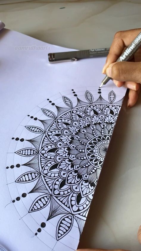 Room Decor Ideas Diy, Easy Mandala Drawing, Mandala Art Therapy, Zen Doodle Art, Simple Mandala, Cool Pencil Drawings, Mandala Design Pattern, Mandala Art Lesson, Mandala Artwork