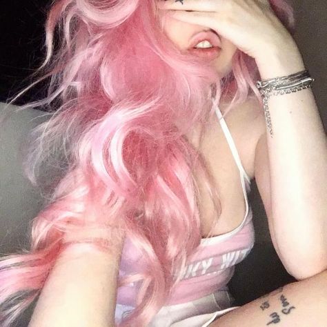 Pink And White Hair Split, Fluttershy Hair, Hair Color Ideas Pink, Pink Hair Inspiration, Aesthetic Pink Hair, Pink Hair Aesthetic, Curly Pink Hair, Long Pink Hair, Light Pink Hair