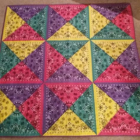 Bandana Quilt Patterns, Bandana Projects, Bandana Quilts, Bandana Ideas, Bandana Quilt, Tshirt Quilts, Bandana Crafts, Bandanas Diy, 4h Projects