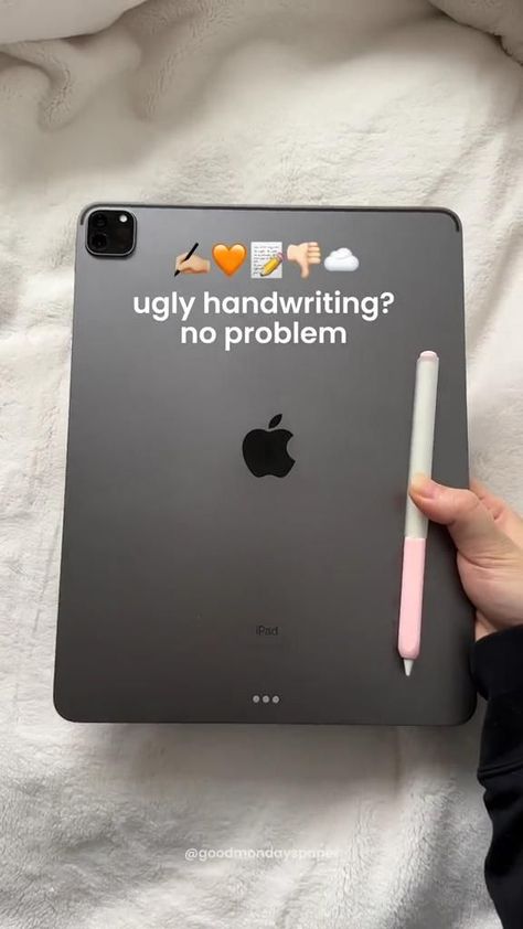 Handwriting in Goodnotes app iPad Tutorial Goodnotes Digital Planner workplannerprintable #aestheticdiaryideas. Kawaii Ipad Setup, Ipad Gaming Setup, Gaming Room Kawaii, Ipad Games Aesthetic, Kawaii Gaming Aesthetic, Ipad Setup Ideas, Gaming Setup Cute, Ipad Setup Aesthetic, Aesthetic Ipad Setup