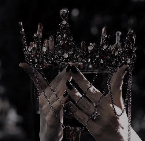 Dark Queen Aesthetic Wallpaper, Queen Aesthetic Wallpaper, Dark Queen Aesthetic, Dark Princess Aesthetic, Dark Royal Aesthetic, Bilik Tidur Perempuan, Dark Royalty Aesthetic, Royalty Core, Grafika Vintage