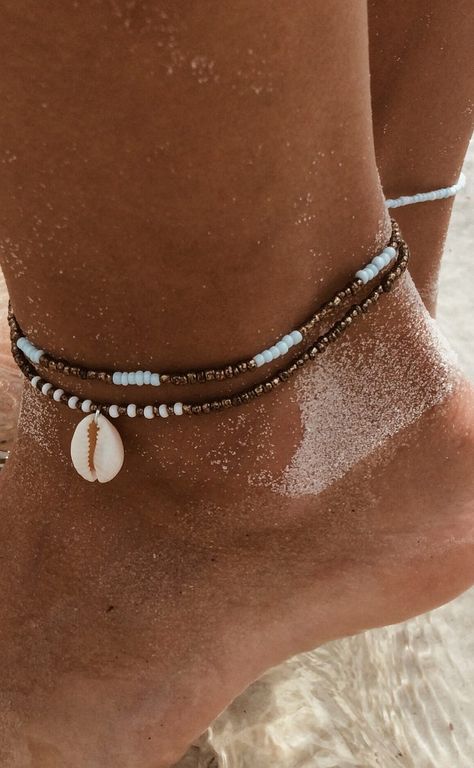 ankle heels;anklets summer;boho ankle bracelets;diy ankle bracelets;friendship anklets;ankle bracelets beach; Braided Anklets, Friendship Anklets, Anklets Summer, Anklets Gold, Ankle Bracelets Diy, Ankle Brace, Bracelets Friendship, Unmarried Women, Summer Anklets