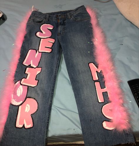 Class Of 2024 Senior Pants, Senior Pants Ideas Black Women, Custom College Painted Jeans, Pink Senior Jeans Painted, Custom Grad Jeans, Painted Graduation Pants, Senior Pants Ideas Pink, Senior Denim Jeans, College Pants Diy