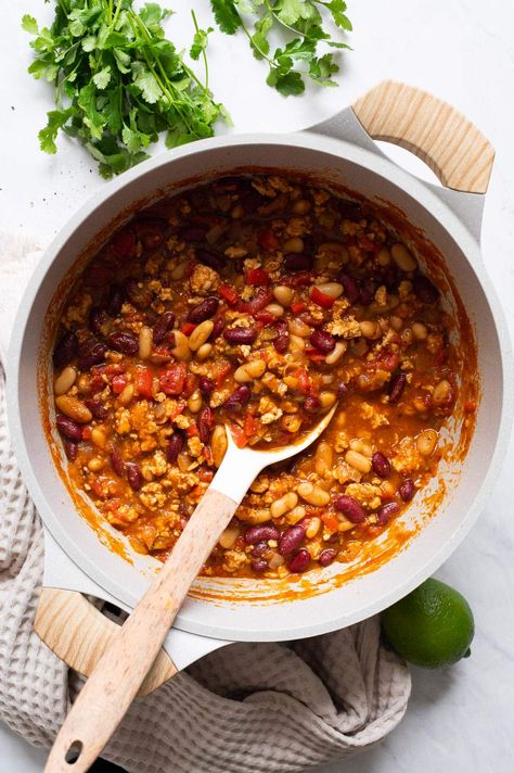 Chili Recipe Ground Chicken, Crockpot Ground Chicken Chili, Ground Chicken Chili Crockpot, Healthy Ground Chicken Chili, Ground Chicken Chilli, Creamy Ground Chicken Chili, Chicken Lentil Chili, Ground Chicken Chili Recipe, Chili Recipe No Tomatoes