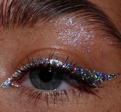 Maquillaje Glowy, Glitter Looks, Ideas Maquillaje, Glam Aesthetic, Swag Makeup, Cool Makeup Looks, Beautiful Eye Makeup, Makijaż Smokey Eye, Eye Makeup Art