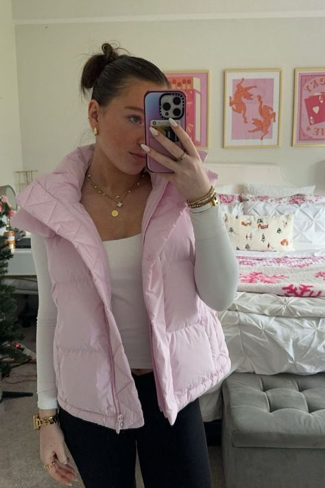 Lulu Vest Outfit, Light Pink Puffer Vest Outfit, Outfits With Pink Vest, Cute Outfits With Puffer Vest, Winter Class Outfits, Preppy Vest Outfits, Blue Puffer Vest Outfit, Outfits With Puffer Vests, Pink Winter Clothes