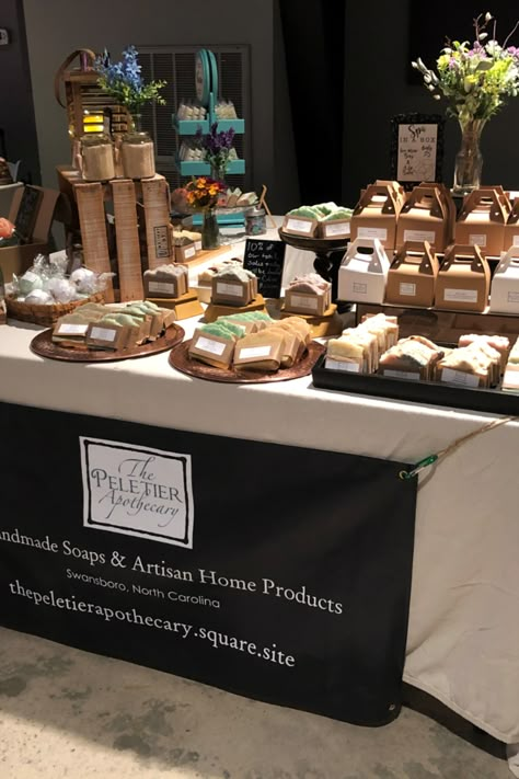 Farmers Market Table Display, Bakery Booth, Bake Sale Displays, Safe Ideas, Stall Decorations, Vendor Booth Display, Cookie Display, Bakery Shop Design, Booster Club