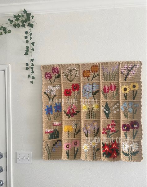 Crochet Blanket Display Ideas, Floral Tapestry Pattern, Crochet Tapestry Room Decor, Boygenius Crochet Tapestry, Crochet Tapestry Granny Squares, Vintage Crochet Tapestry, Crochet Blanket Tapestry, Crochet Flower Tapestry Pattern, Cottagecore Crochet Tapestry