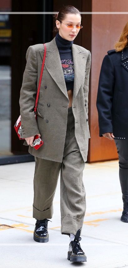 Bella Hadid wears Vivienne Westwood with a Prada bag and Dr. Martens. Celebrity Dr Martens, Suit And Doc Martens, Dr Martens Celebrities, Jadons Outfits, Dr Martens Jadon Outfit, Jadon Dr Martens Outfit, Dc Martens Outfit, Jadon Outfit, Pretty Suits