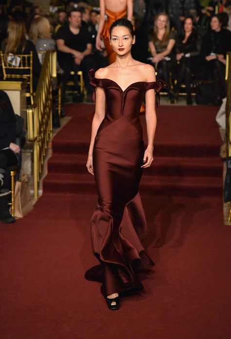 Zac Posen Fashion Shows | Pictures | POPSUGAR Fashion Zac Posen Gown, Zac Posen Dress, Nyc Fashion Week, Popsugar Fashion, Gowns Of Elegance, Zac Posen, Fancy Dresses, Dream Dress, Couture Fashion