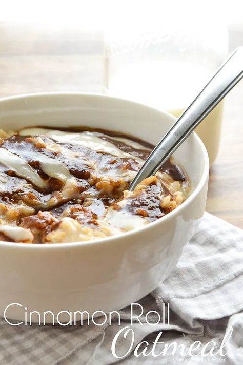 Cinnamon Roll Oatmeal, Resep Oatmeal, Mother Thyme, Pumpkin Pie Oatmeal, Menu Sarapan Sehat, Cranberry Recipes, What's For Breakfast, Oatmeal Recipes, Slow Food