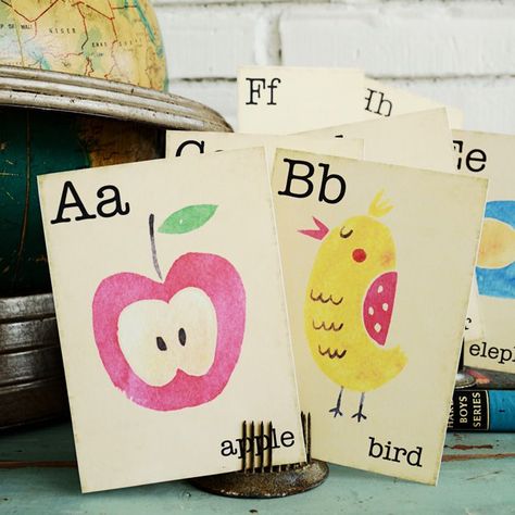 Free Printable Vintage Flash Cards | A-Z flashcards in a free download. | Perfect for classroom decor, back-to-school banners, and more! | Instant downloads. Abc Banner, Vintage Classroom, Back To School Decor, Classroom Alphabet, Back To School Banner, Vitrine Design, Flashcards For Toddlers, School Banners, Abc Flashcards