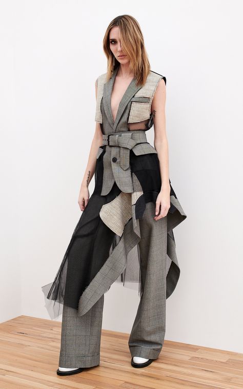 Asymmetrical Suit, Deconstruction Fashion, Elegant Goth, Grey Clothing, Asymmetrical Dresses, Outfit Essentials, Pre Fall Collection, Design Textile, Mode Casual