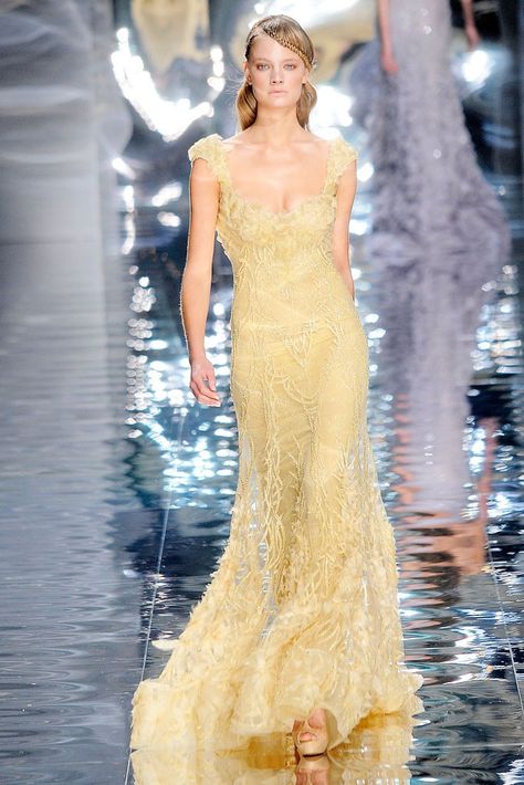 Elie Saab Spring 2010 Couture Fashion Show - Constance Jablonski (Viva) 2010 Couture, Elie Saab Haute Couture, Ellie Saab, Elie Saab Fall, Elie Saab Couture, Elie Saab Spring, 파티 드레스, Couture Looks, Couture Designers