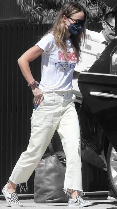 Olivia Wilde Style Street, Olivia Wilde Style, Jessica Alba Casual, Emma Style, Tenis Vans, Rose Byrne, Pippa Middleton, Olivia Wilde, Short Legs