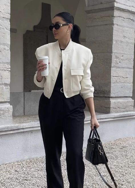 White Cropped Jacket Outfit, Cropped Jacket Outfit, White Jacket Outfit, White Cropped Jacket, Jacket Outfit Women, Classic Style Outfits, Beige Outfit, Jacket Outfit, Stylish Work Outfits