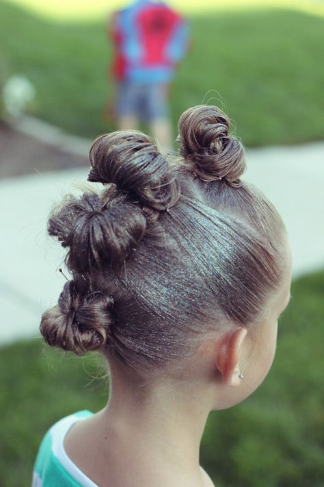 Brown Haired Bliss - Little girl hairstyles. Crazy hair day ~ bun mohawk Crazy Hair For Kids, Hair Flyer, Wacky Hair Days, Wacky Hair, House Cabin, Crazy Hair Day At School, Crazy Hair Day, Unicorn Hair, Crazy Hair Days