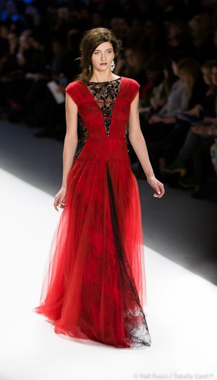 Tadashi Shoji, Russian Fashion, Gorgeous Gowns, Beautiful Gowns, Dream Dress, Couture Fashion, New York Fashion Week, Elegant Dresses, Beautiful Outfits