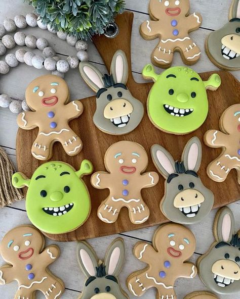 Gingerbread Cookies Shrek, Shrek Themed Desserts, Shrek Sugar Cookies, Shrek Kids Birthday Party, Shrek Recipes, Shrek Themed Baby Shower Ideas, Shrek Cookies Decorated, Shrek 1st Birthday Party, Shrek Baby Shower Theme