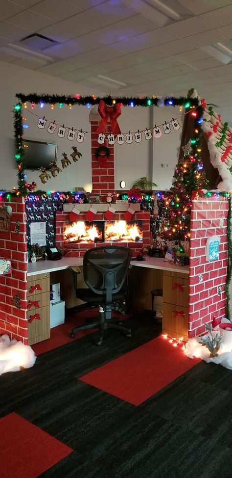 Best Christmas Cubicle Decorations, Diy Holiday Office Decor, Holiday Office Cubicle Decor, Christmas Work Decor Ideas, Christmas Cubicle Decorations Contest Ideas, Christmas Decor At Work, Holiday Desk Decorating Contest, Cubical Decor Office Ideas Christmas, Workspace Christmas Decorations