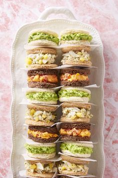 image Beach Afternoon, Tea Party Sandwiches, Tea Sandwiches Recipes, Easter Appetizers, Afternoon Tea Recipes, Party Sandwiches, Party Appetizers Easy, Brunch Buffet, Finger Sandwiches