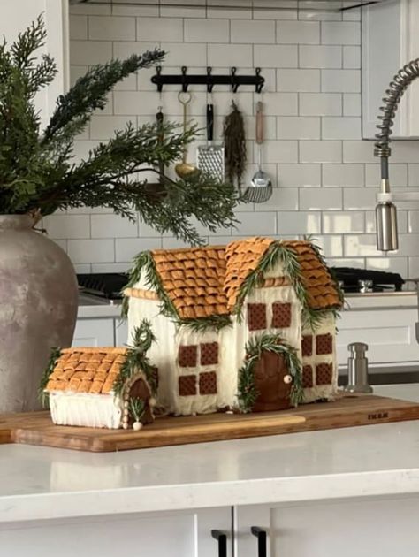 20 Creative Gingerbread House Ideas That'll Blow Your Mind! - Everything Abode Gingerbread House Neutral, Minimal Gingerbread House, Gingerbread House Roof Designs, Cutest Gingerbread House, Ginger Bread Village Ideas, Gingerbeard House Ideas, Gingerbread Cake House, Modern Gingerbread House Ideas, Gingerbread Roof Ideas