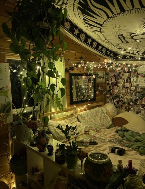 Cottagecore Goth Aesthetic Room, Earthcore Aesthetic Bedroom, Forest Witch Room Aesthetic, Weird Bedroom Layout Ideas, Grunge Core Bedroom, Cozy Goblincore Room, Goblincore Apartment Decor, Fairy Core Grunge Room, Earthy Grunge Room Aesthetic