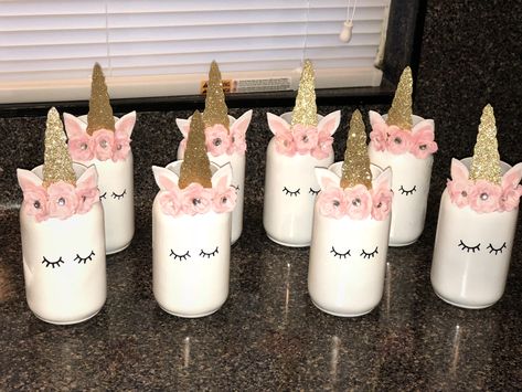 Unicorn mason jar DIY #diy #unicornParty Glass Jar Crafts Diy, Unicorn Mason Jar, Unicorn Centerpiece, Crafts With Glass Jars, Unicorn Birthday Party Decorations, Unicorn Themed Birthday Party, Unicorn Party Decorations, Birthday Party Centerpieces, Diy Jar Crafts