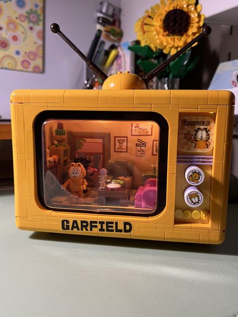 Lego Tv, Garfield Pictures, Garfield Images, Garfield Cat, Lego Creative, Lego Room, Lego Duplo, Cool Lego, Pick Up Lines