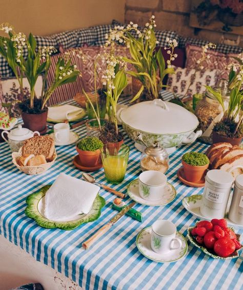 Cordelia De Castellane Home, French Country Tablescapes, Evergreen Photoshoot, French Table Setting, Cordelia De Castellane, Housewares Design, Cottage Interior Design, Hygge Living, There Are No Rules