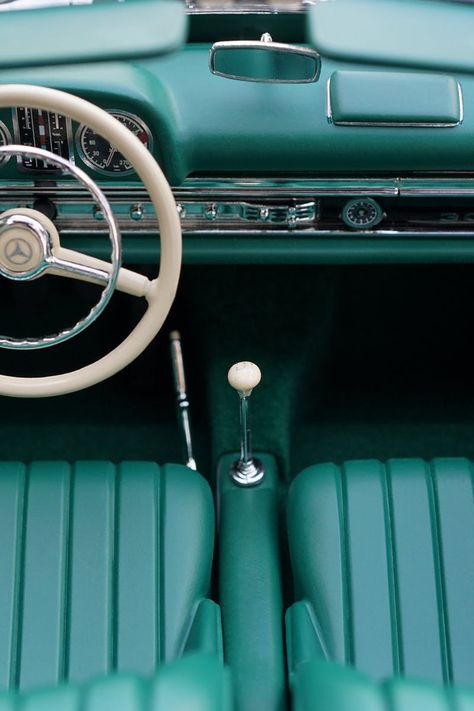 Mercedes Benz Sedan, Yellena James, Turquoise Aesthetic, مرسيدس بنز, Wallpaper Aesthetics, Old Vintage Cars, Auto Retro, Dark Green Aesthetic, Custom Drapery