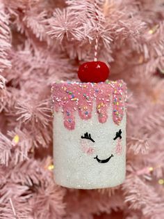 Candy Wonderland Christmas Tree, Diy Marshmallows Craft, Candy Trees Christmas, Diy Gumdrops Decorations, Diy Giant Candy Props, Pink Candy Christmas, Fake Candy Decorations Diy, Marshmallow Decor, Dice Crafts