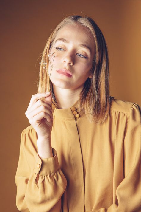 Thoughtful young woman holding flower at... | Free Photo #Freepik #freephoto #freebackground #freeflower #freewoman #freelight