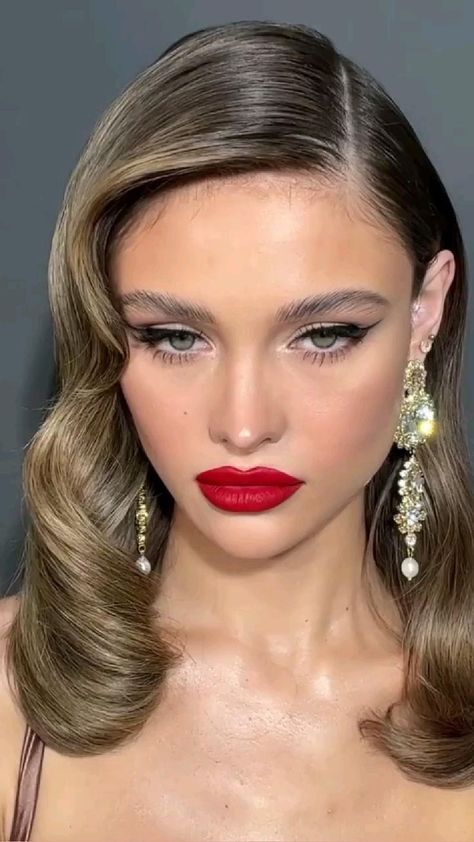 Hollywood Glamour Makeup, Old Hollywood Makeup, Red Lipstick Makeup Looks, Red Lips Makeup Look, Red Carpet Makeup, Classy Makeup, Red Lipstick Makeup, Makeup Pengantin, Hollywood Makeup