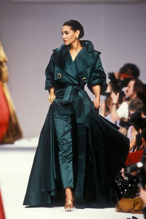 Dior Runway 90s, Dior 80s, Sonia Cole, Vintage Runway Fashion, Dior 90s, Couture Coats, Christian Dior Runway, Vintage Runway, Original Supermodels