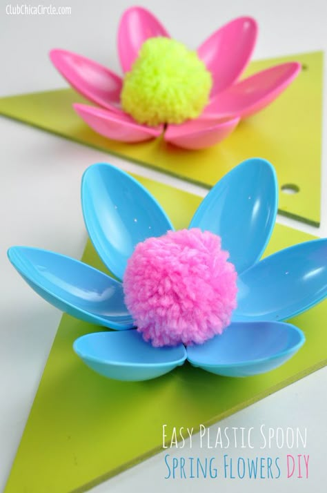 Květiny z plastových lžiček / Spring Flower Plastic Spoon Home Decor Craft Idea Plastic Spoon Crafts, Spoon Crafts, Crafts For Teens To Make, Diy Gifts For Friends, Plastic Spoons, Diy Summer, Childrens Crafts, Summer Ideas, Diy For Girls